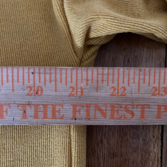 Listicle Women’s Off Shoulder Cold Shoulder Sweater Top Large Golden Yellow NWT - Picture 8 of 9